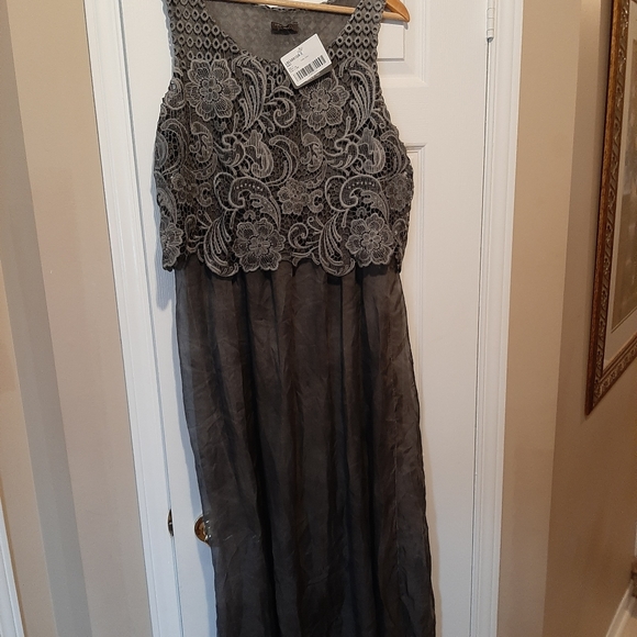 Ladies dress - Picture 4 of 6